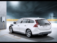 PRVA URADNA TESTNA VOŽNJA VOLVA V60 PLUG-IN HYBRID V BERLINU- NAPREDNA TEHNOLOGI