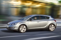 Nova Opel Astra: športni avto s pridihom elegance 