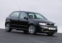 <b>Škoda  auto z dvema športnikoma</b>